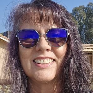 Meet your Posher, Debbie